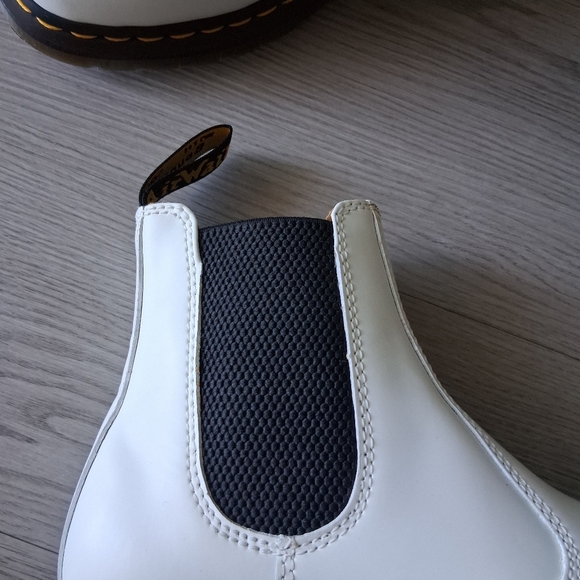 Dr. Martens 2976 Yellow Stitch Smooth Leather Chelsea Boots In White - Picture 4 of 13